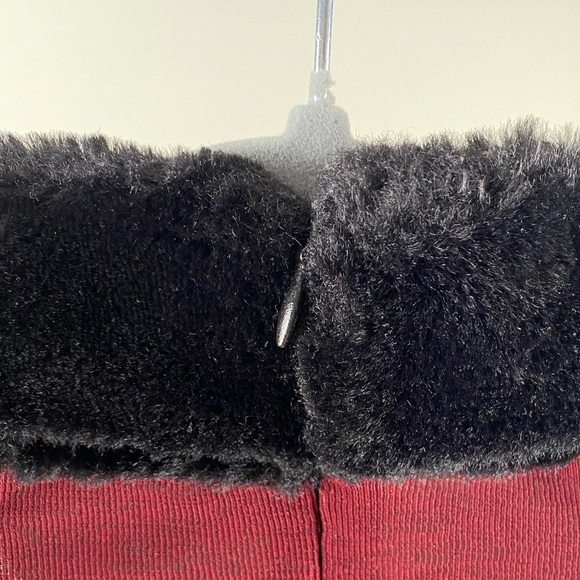 ZARA Maroon Stretchable Full Sleeve Top with Black Faux Fur Collar - Picture 7 of 10